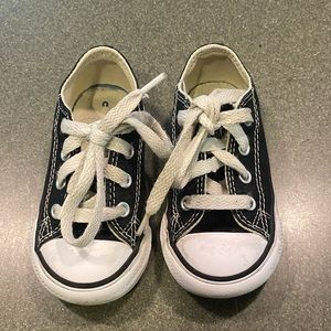 Toddler converse low tops size 6